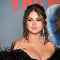 Selena Gómez en plena cuarentena se maquilló y este fue el resultado. ¿Le faltó peinarse?