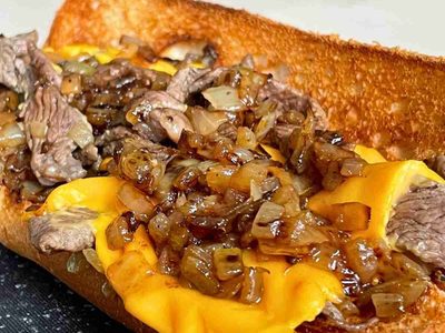 Philly Cheesesteak: la receta del sándwich viral más famoso, típico de EE. UU., que tenés que probar
