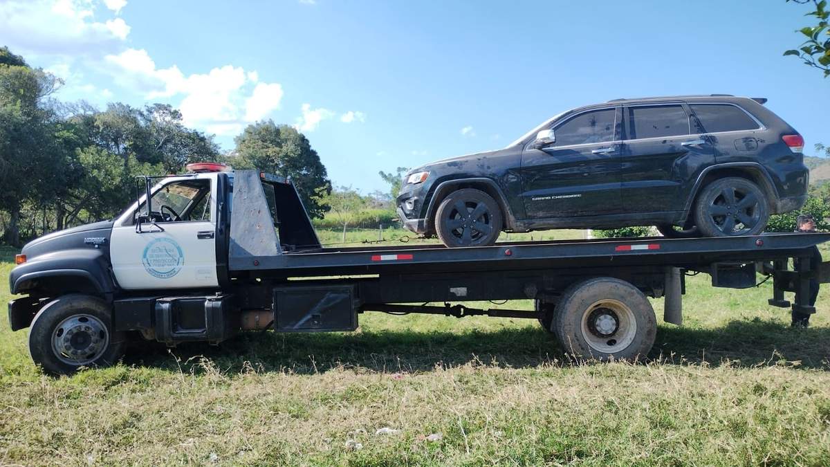 En el sitio se halló una camioneta robada