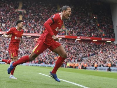 Gol de Virgil van Dijk acerca al Liverpool a dos triunfos del título de la Premier League