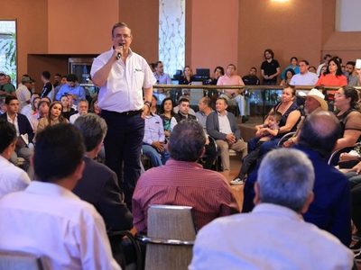 “No leyó mi libro, ¿verdad? Pues léalo”: Ebrard responde molesto sobre investigación en su contra