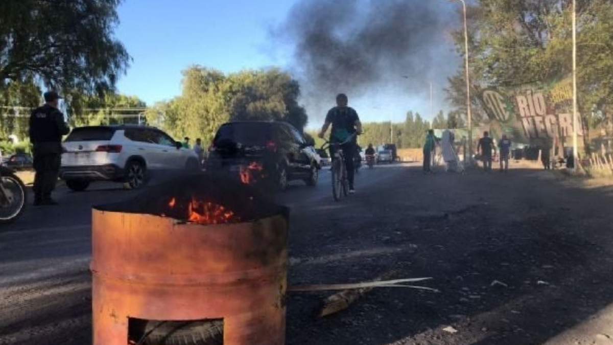 En el lugar se apostaron 15 móviles de Gendarmería y 20 efectivos, junto con miembros de Prefectura y policías locales. Fuente: (Mejor Informado)
