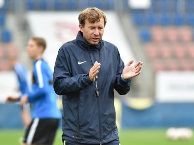 Piden sanción de por vida a director técnico checo que grabó a jugadoras en vestuario