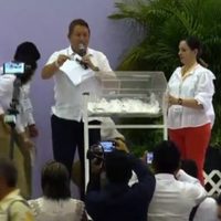 Al estilo del PRI, gobierno de Veracruz rifa cuatro autos entre el magisterio