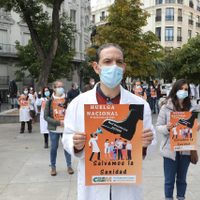 Médicos de España inician una huelga en pleno repunte de covid