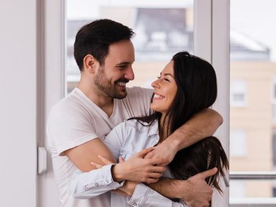 La rutina antes de dormir con tu pareja que fortalece la relación y genera confianza, según la ciencia