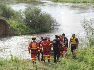 Hallaron el cuerpo del joven que cayó al río Neuquén en Cipolletti