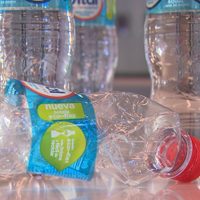 Guardá 3 botellas plásticas chicas: creá este fabuloso organizador con un estilo moderno