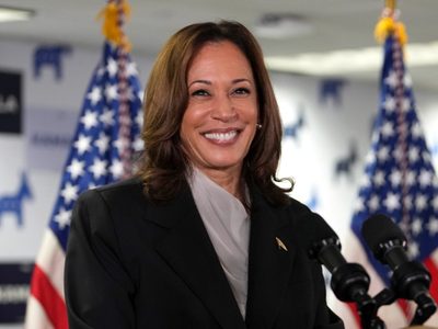 Kamala Harris tiene apoyo de suficientes delegados para ganar la nominación demócrata: sondeo
