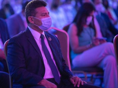 AMLO vuelve a cuestionar la permanencia del fiscal de Guanajuato