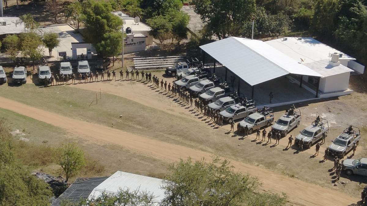 Fuerzas armadas desplegadas como parte del operativo para localizar a 10 mineros secuestrados en Concordia, Sinaloa