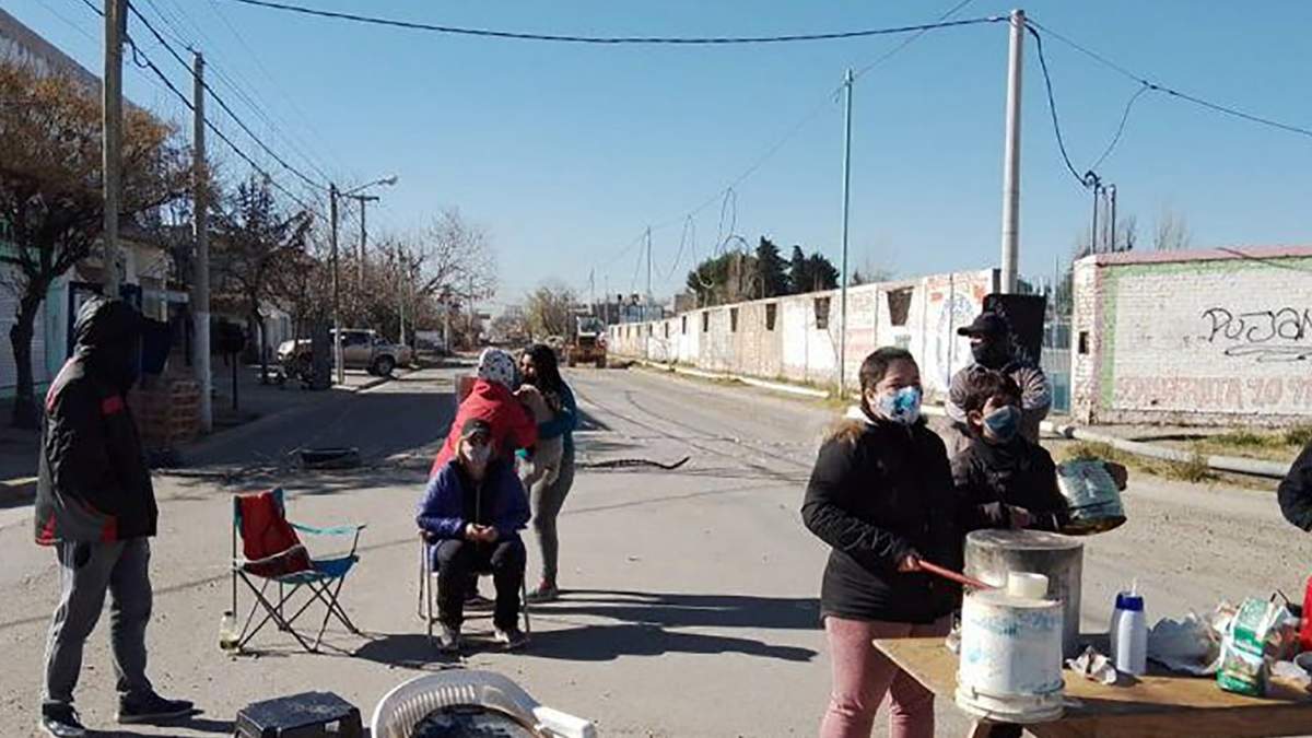 Corte de calles en el barrio Limay. Fuente: (Twitter)