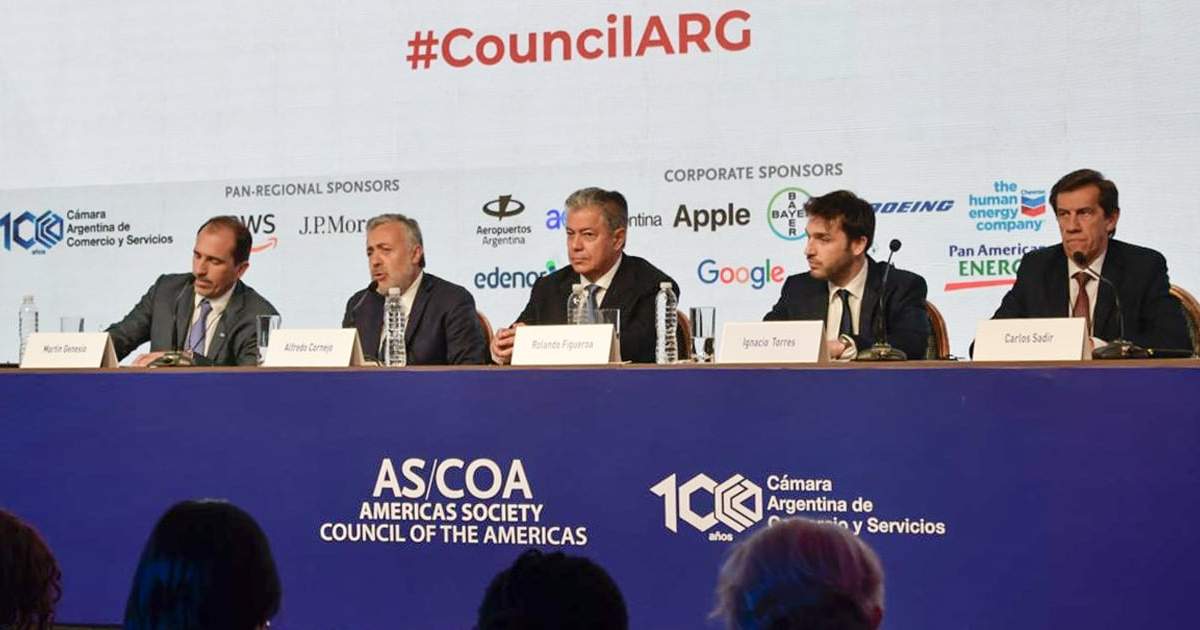 El gobernador participó de la Conferencia de Ciudades Latinoamericanas. Fuente: (Neuquén Informa).