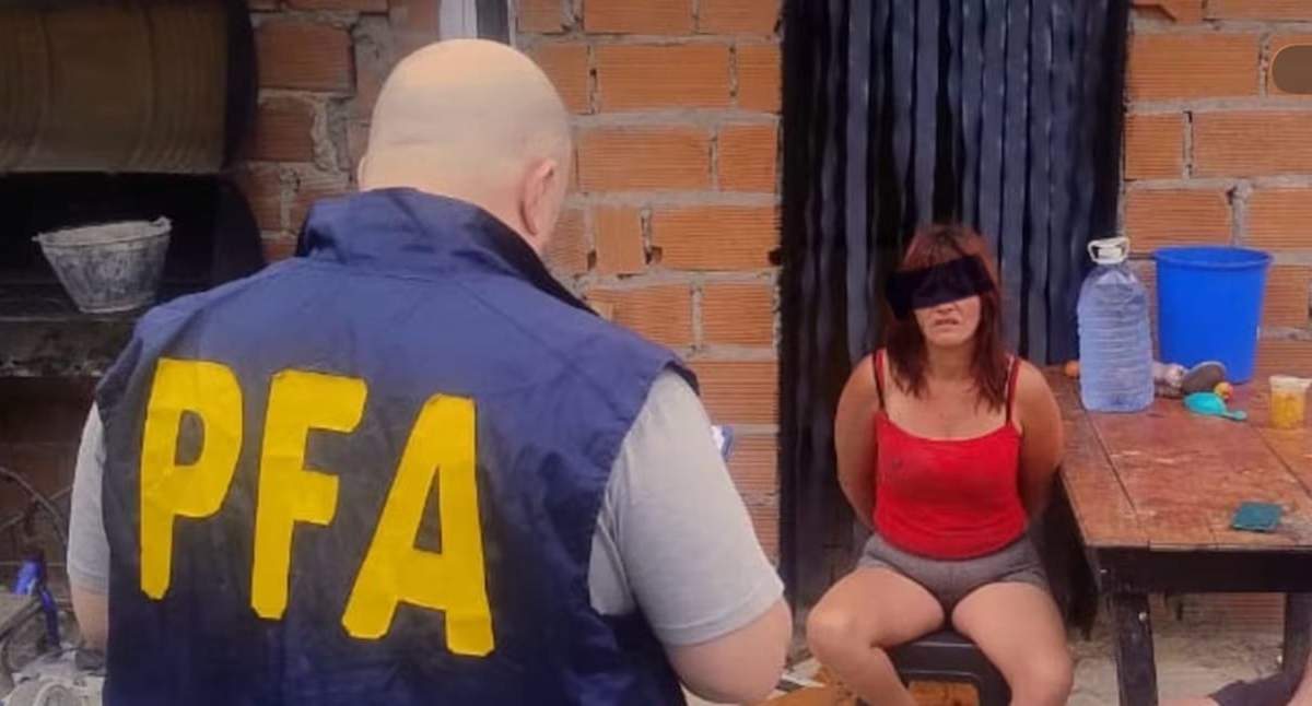 Detuvieron a una mujer acusada de asesinar a un expolicía de 12 puñaladas