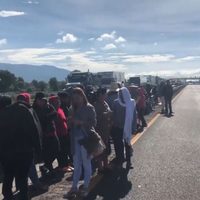 Pobladores de Palmarito bloquean autopista Puebla-Córdoba por operativo contra huachicoleros