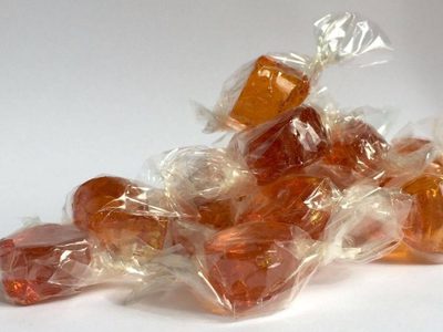 Este invierno no te pueden faltar estos caramelos de miel caseros para la tos: la receta de la abuela fácil y económica