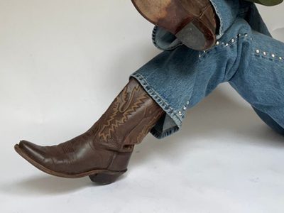 Dale un respiro a las botas texanas, mirá cuál es el calzado furor en los 70 que promete ser tu mayor aliado