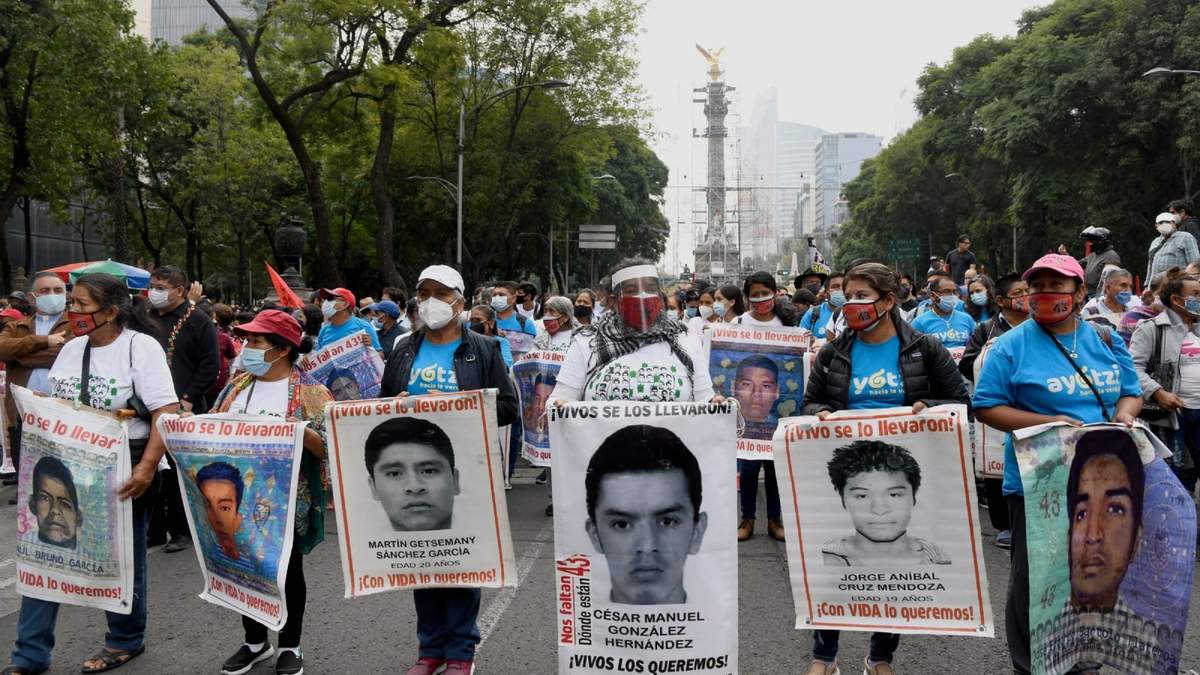 Marcha por la desaparición de los 43 normalistas de Ayotzinapa