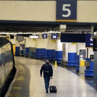 Inicia semana de huelgas de trenes en Gran Bretaña