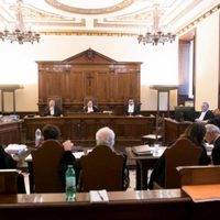 El Vaticano condena a cárcel a dos exdirectivos del IOR por malversación de fondos y lavado de dinero