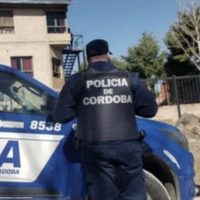 Horror en Córdoba: detienen a una mujer que vivía con sus dos hermanos muertos dentro de su casa