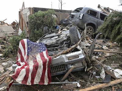Ola de tornados arrasa con el extremo sur de Estados Unidos