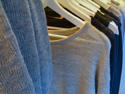 Si se rompió tu suéter favorito, no lo tires: creá esta divina idea para decorar tu living en minutos y sin gastar un peso