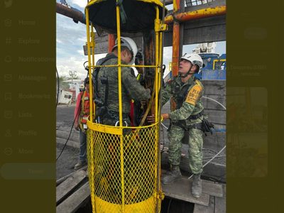 Militares ingresan a pozo de mina siniestrada en Coahuila, pero solo retiran escombro
