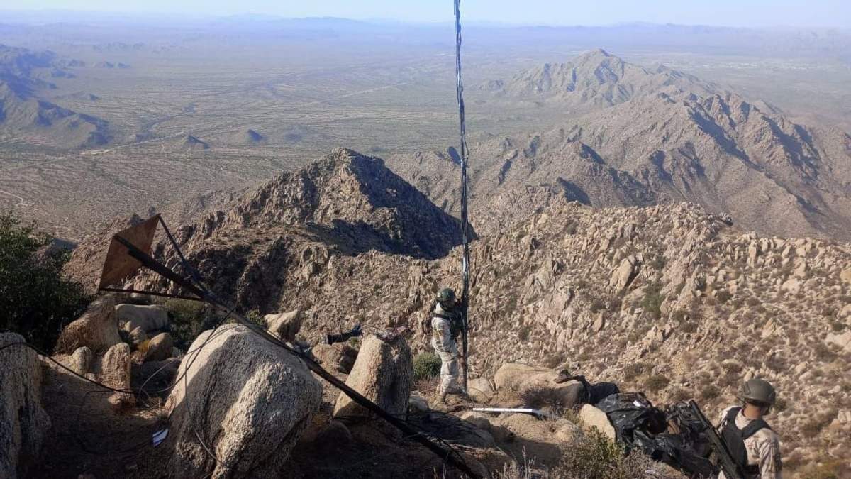 La antena localizada en el campamento