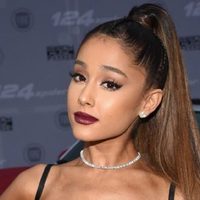 ¿Enloqueció? Ariana Grande le hizo una dedicatoria a sus ex ¡y sus fans se alarmaron!