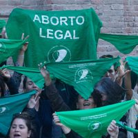 Histórico pañuelazo: Así exigió Bariloche la pronta aprobación del aborto legal