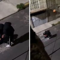 Ladrón pone de rodillas a su víctima para asaltarla en calles de Iztapalapa (Video)