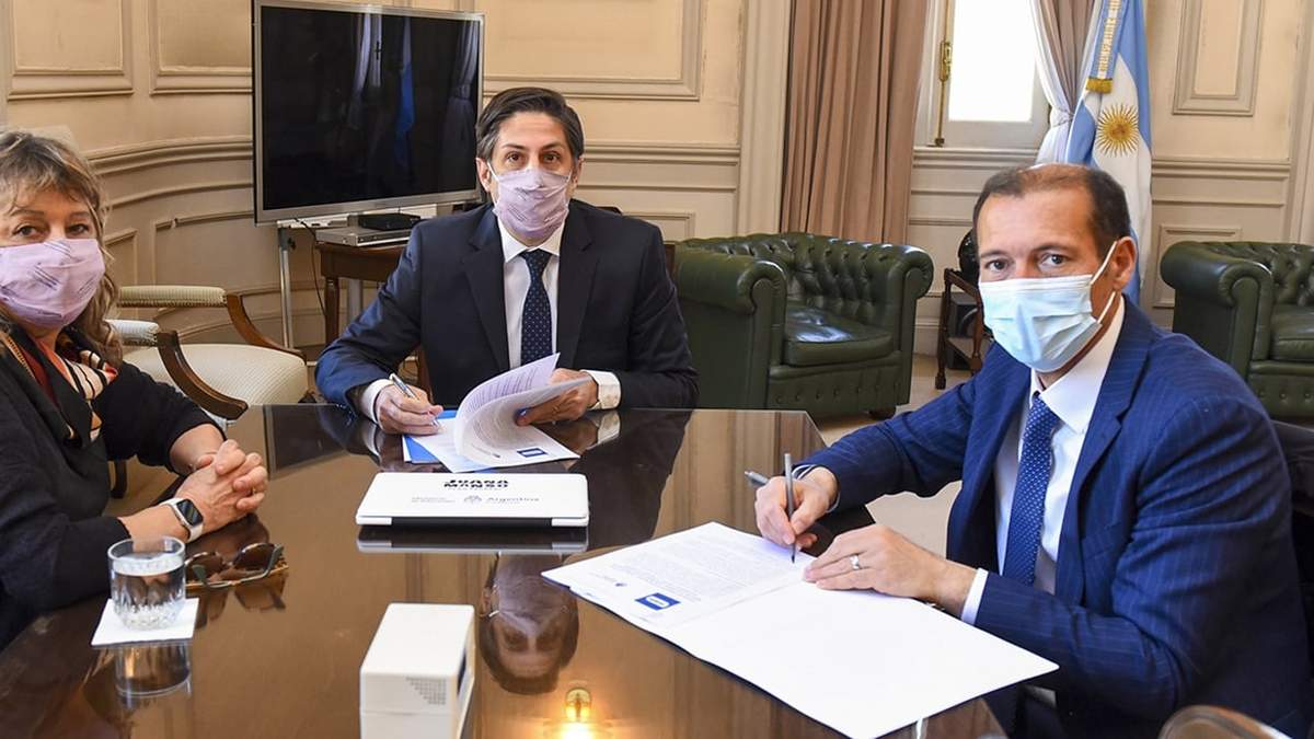 De izquierda a derecha, Cristina Storioni, Nicolás Trotta y Omar Gutiérrez. Fuente: (Twitter)