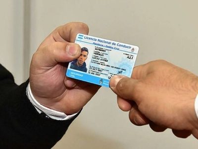 El millonario negocio que tenía la empleada municipal con la venta de licencias de conducir