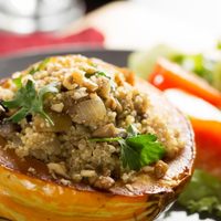 Zapallo relleno con salsa boloñesa: una irresistible y rápida receta para compartir este finde