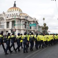 Desalojan a vendedores ambulantes de la explanada de Bellas Artes (Video)