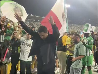 Alcaldía de Medellín invalida draconiana sanción contra el mexicano Efraín Juárez