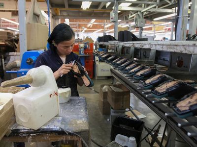México impone cuotas al calzado chino en plena visita de Marco Rubio