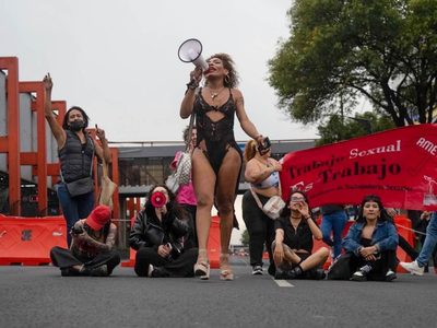 Trabajadoras sexuales vuelven a marchar contra la ciclovía en calzada de Tlalpan