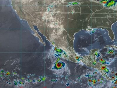 Huracán Bonnie se fortalece frente a México, pero se adentra en el mar