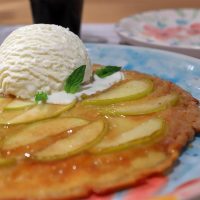 Panqueques de manzana: la receta clásica de Osvaldo Gross que no no falla para un postre de autor