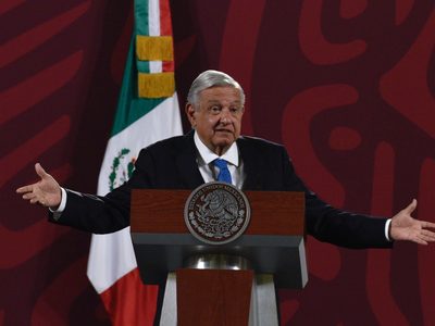 AMLO asegura que Clouthier no tenía información sobre nueva verificación de autos