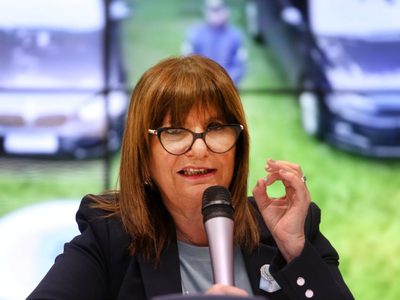 Patricia Bullrich y José Mayans protagonizaron un fuerte cruce en la Comisión de Trabajo y Previsión Social