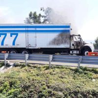 Queman camión y bloquean la autopista Celaya-Salamanca