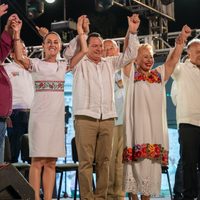 En mitin de Sheinbaum, candidata del PRD en Yucatán declina a favor de Morena (Video)