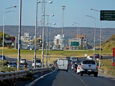 Fuerte choque: así fue el accidente de tránsito en la rotonda de ingreso a Fasinpat