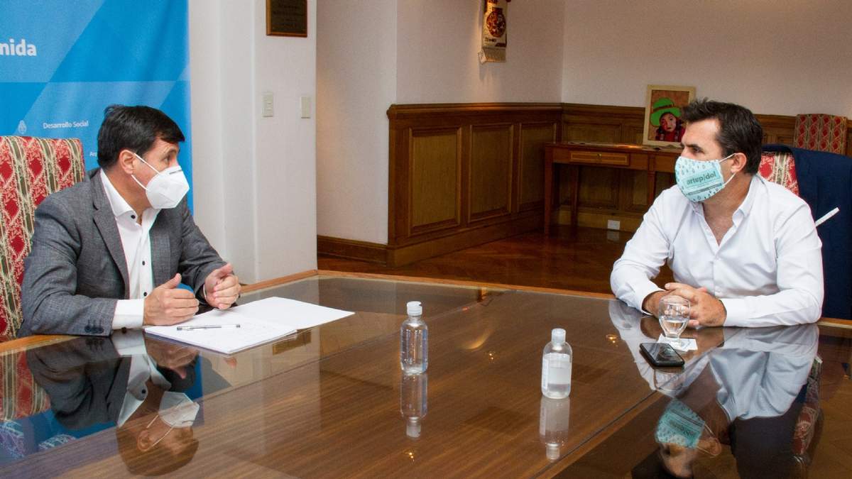 Darío Martínez junto a Daniel Arroyo. Fuente: (Twitter)