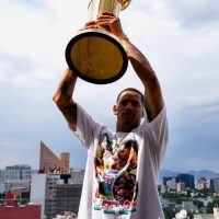 Juan Toscano jugará con los Lakers
