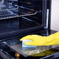 El truco para limpiar el horno de tu cocina sin arruinarlo y dejarlo como si recién lo fueras a estrenar