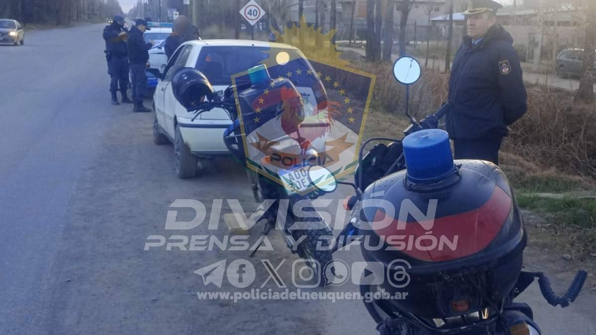 El Fiat Palio interceptado en calle Coronel Ramos de Plottier. Fuente (Policía de Neuquén)